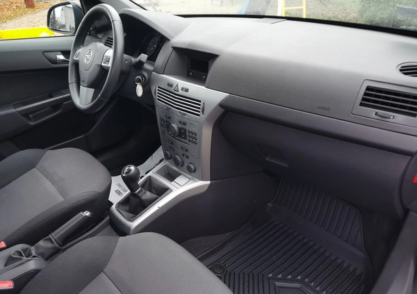 Opel Astra cena 17500 przebieg: 243080, rok produkcji 2011 z Ostróda małe 704